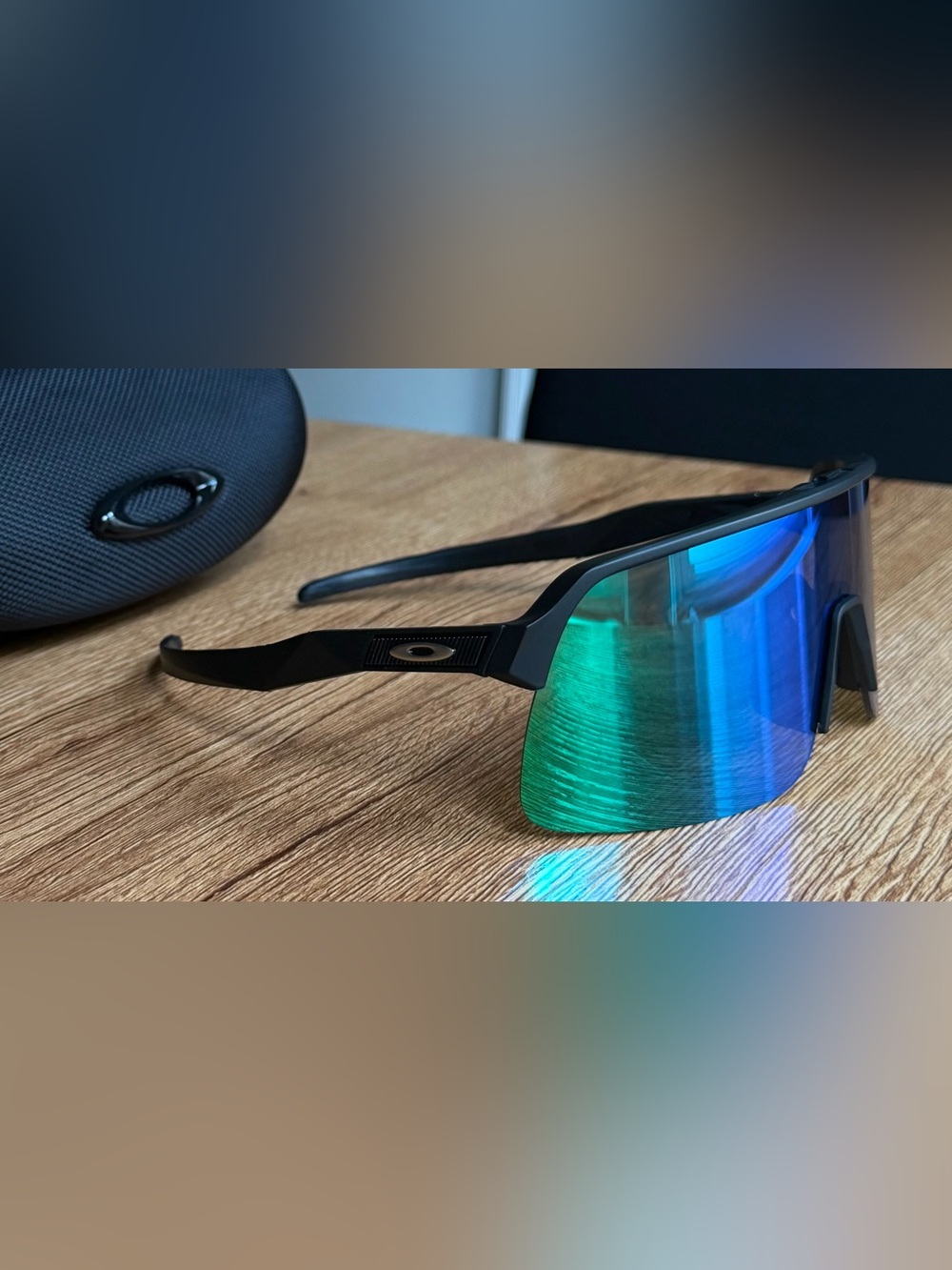 BRAND NEW Oakley Black Frame Sunglasses with Green Lenses